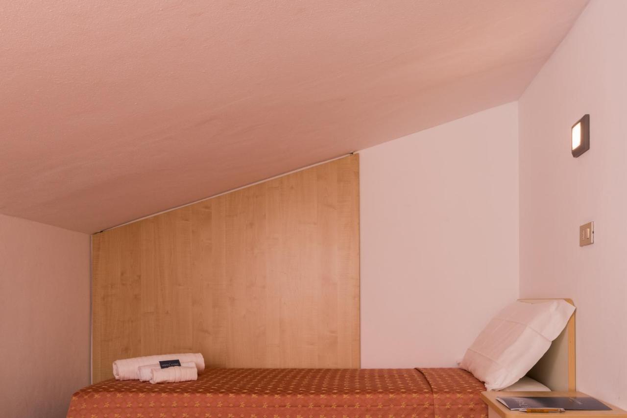Hotel Lydia تّشيرفييا المظهر الخارجي الصورة