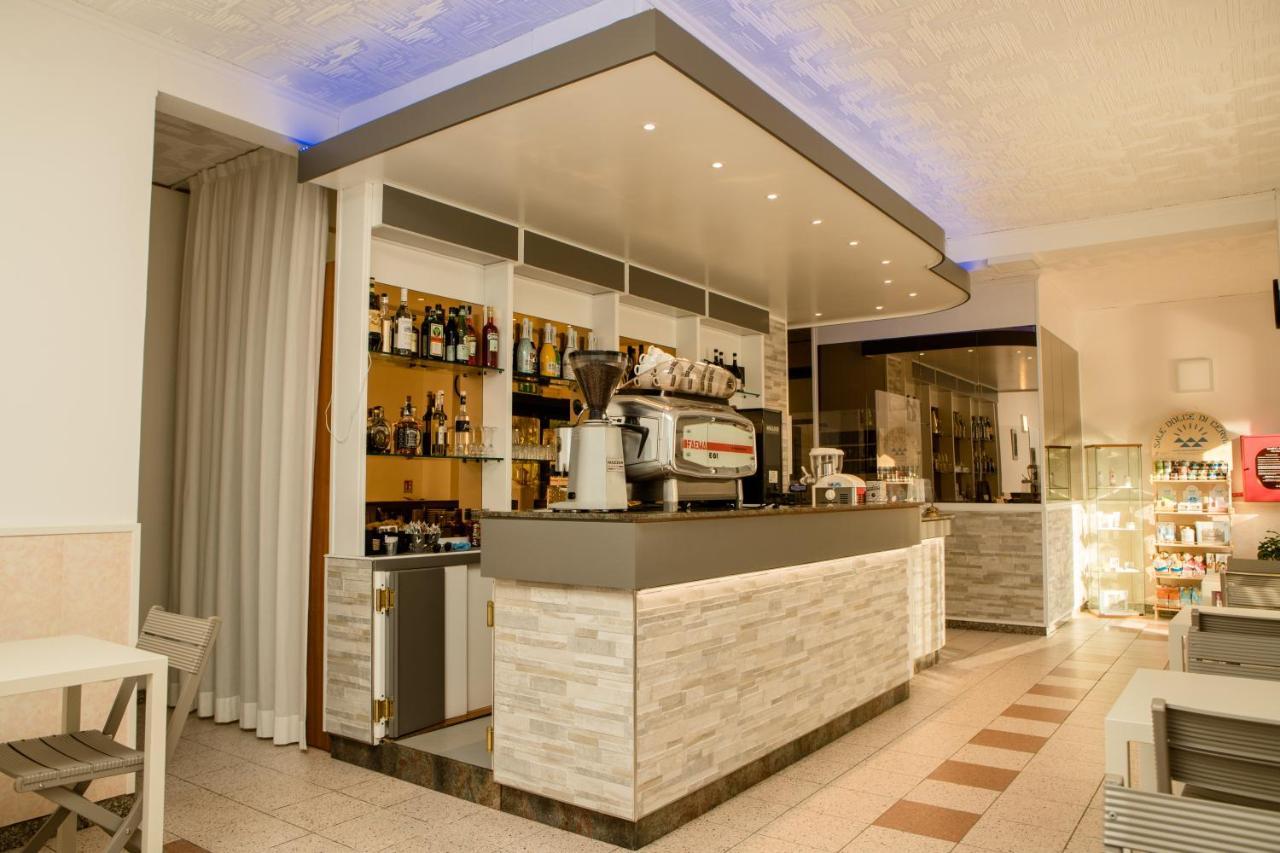 Hotel Lydia تّشيرفييا المظهر الخارجي الصورة